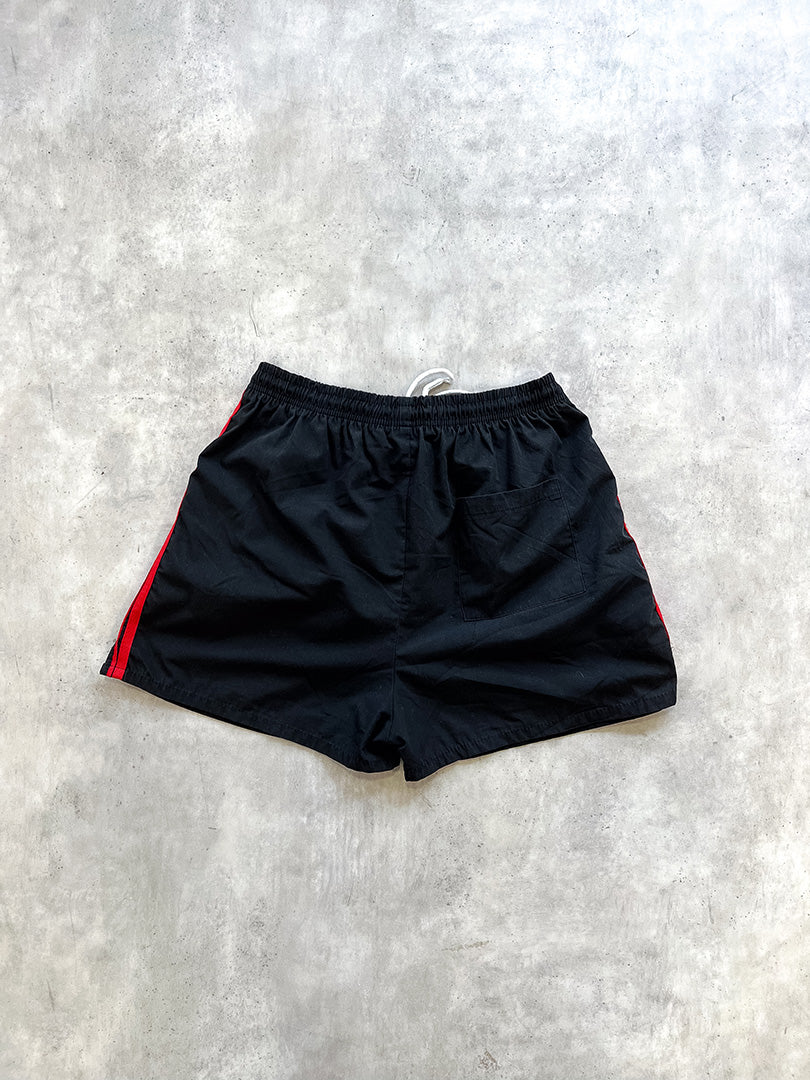 Shorts in Schwarz und Rot M-L